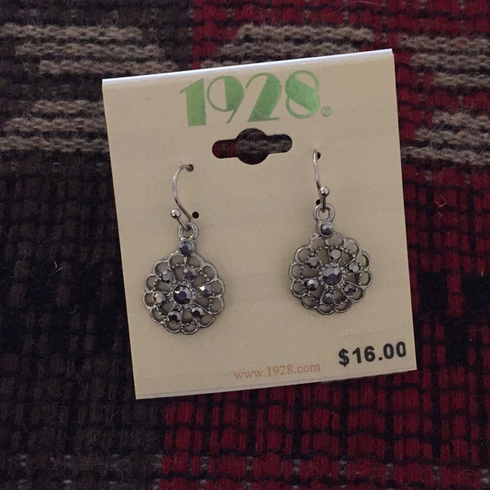 NWT gorgeous dangle flower earrings